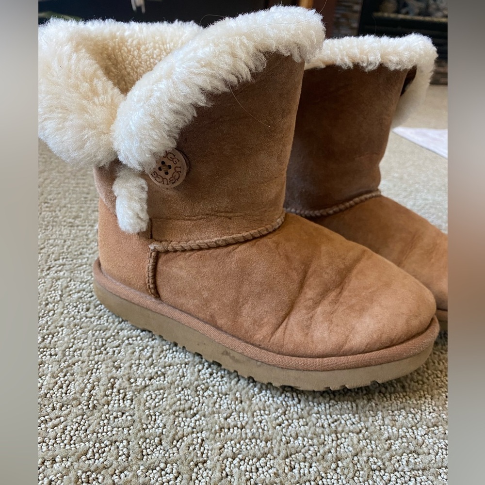 Girls Bailey Button boots